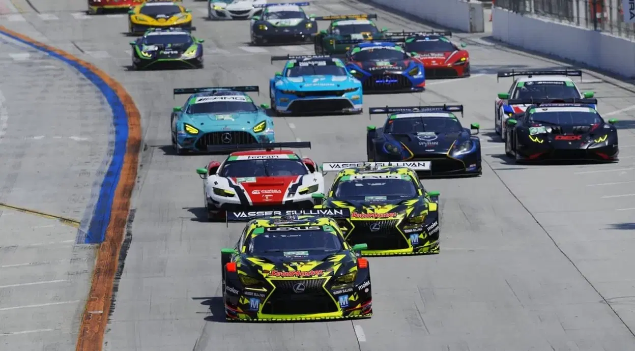 El Lexus GTD de Vasser Sullivan lidera el pelotón en Long Beach IMSA