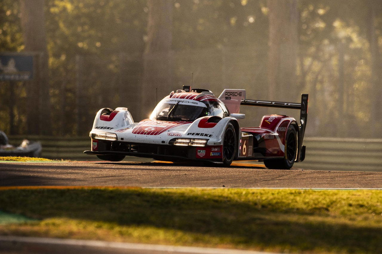 Prototipo de competición marca Penske en acción durante las 6 Horas de Imola