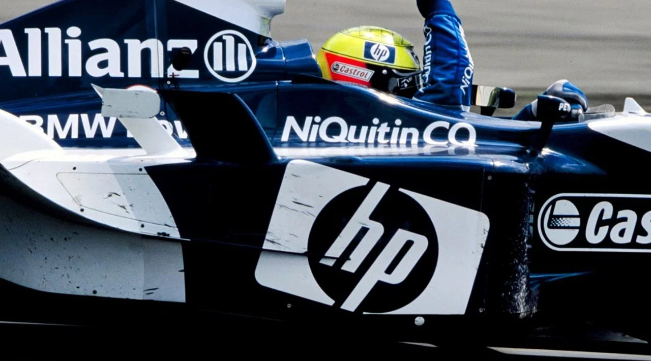 Williams FW25 en acción durante la temporada 2003, pilotado por Ralf Schumacher.