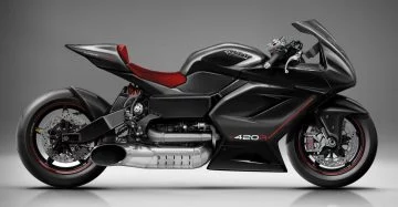 Moto deportiva en acabado negro con asiento rojo, destacando su diseño aerodinámico