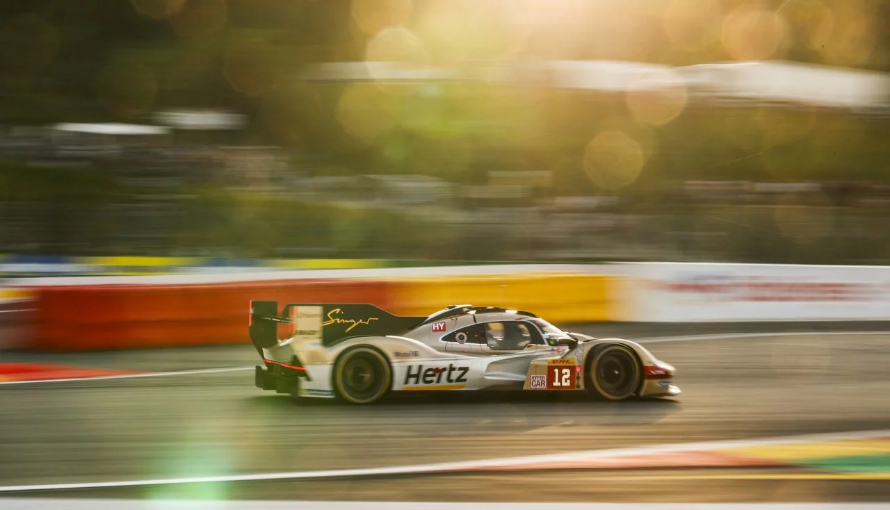 Prototipo de competición en plena acción en las 6 Horas de Spa-Francorchamps.