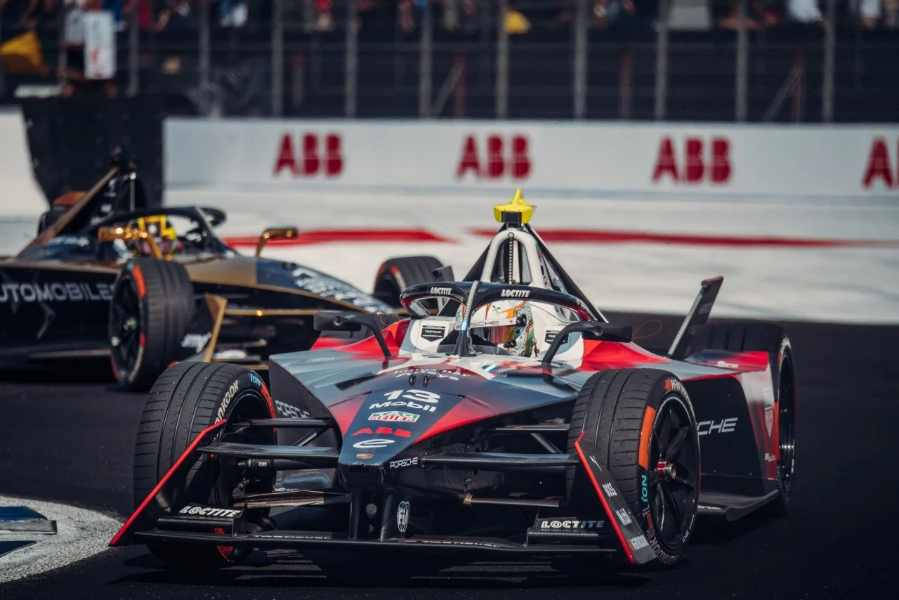 Antonio Félix da Costa compite con su Porsche en Formula E.