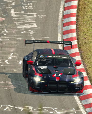 El BMW M4 GT3 con Max Verstappen al volante, imponente en Ímola.