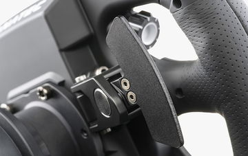 Vista cercana del mecanismo de un volante Fanatec ClubSport Direct Drive