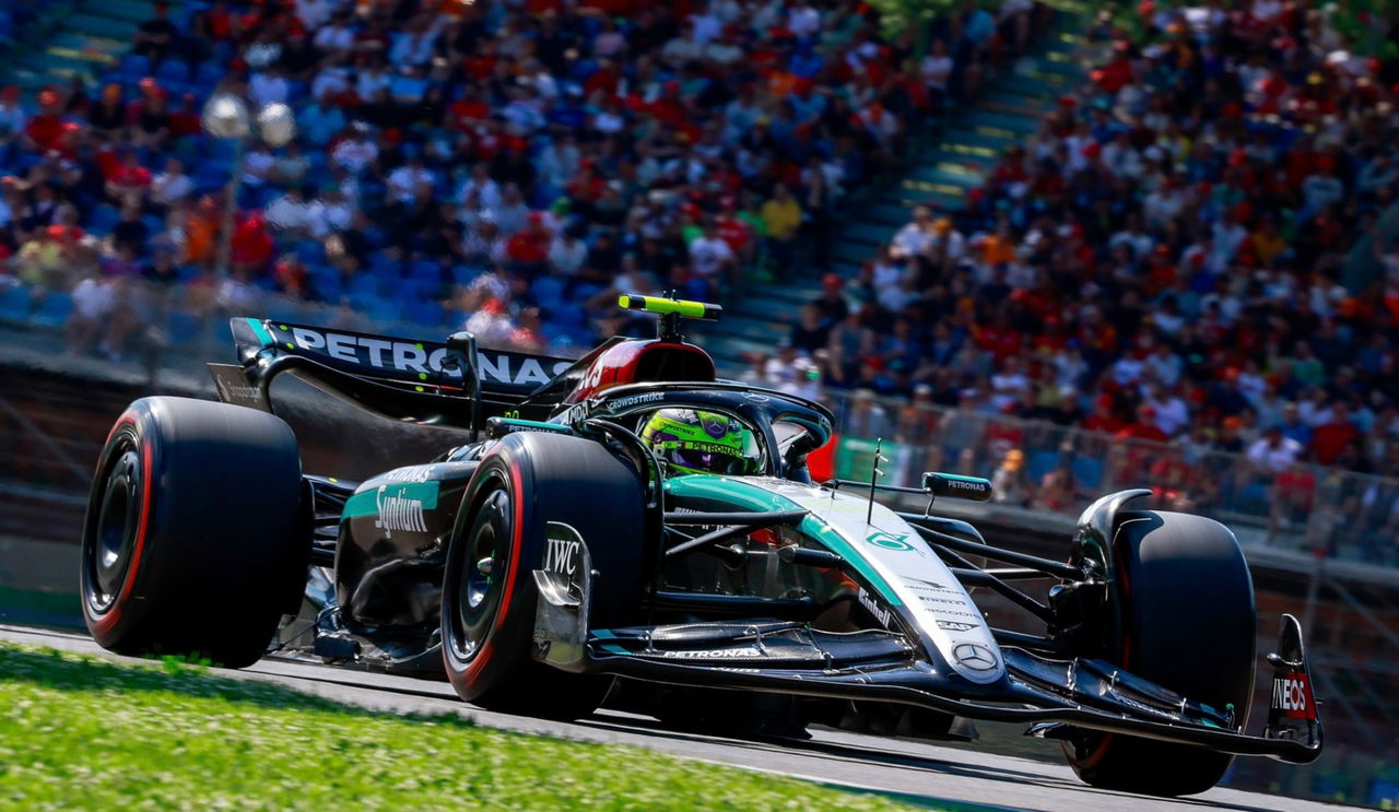 Monoplaza de Mercedes AMG pilotado por Lewis Hamilton en Imola.