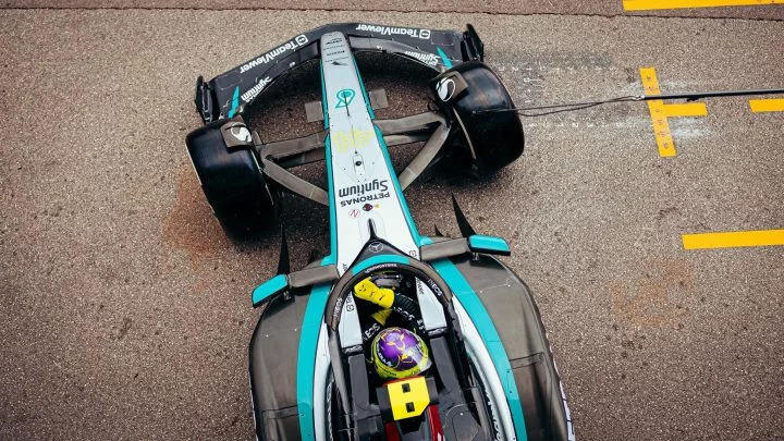 Hamilton con Mercedes domina la sesión con maestría en las calles de Mónaco.