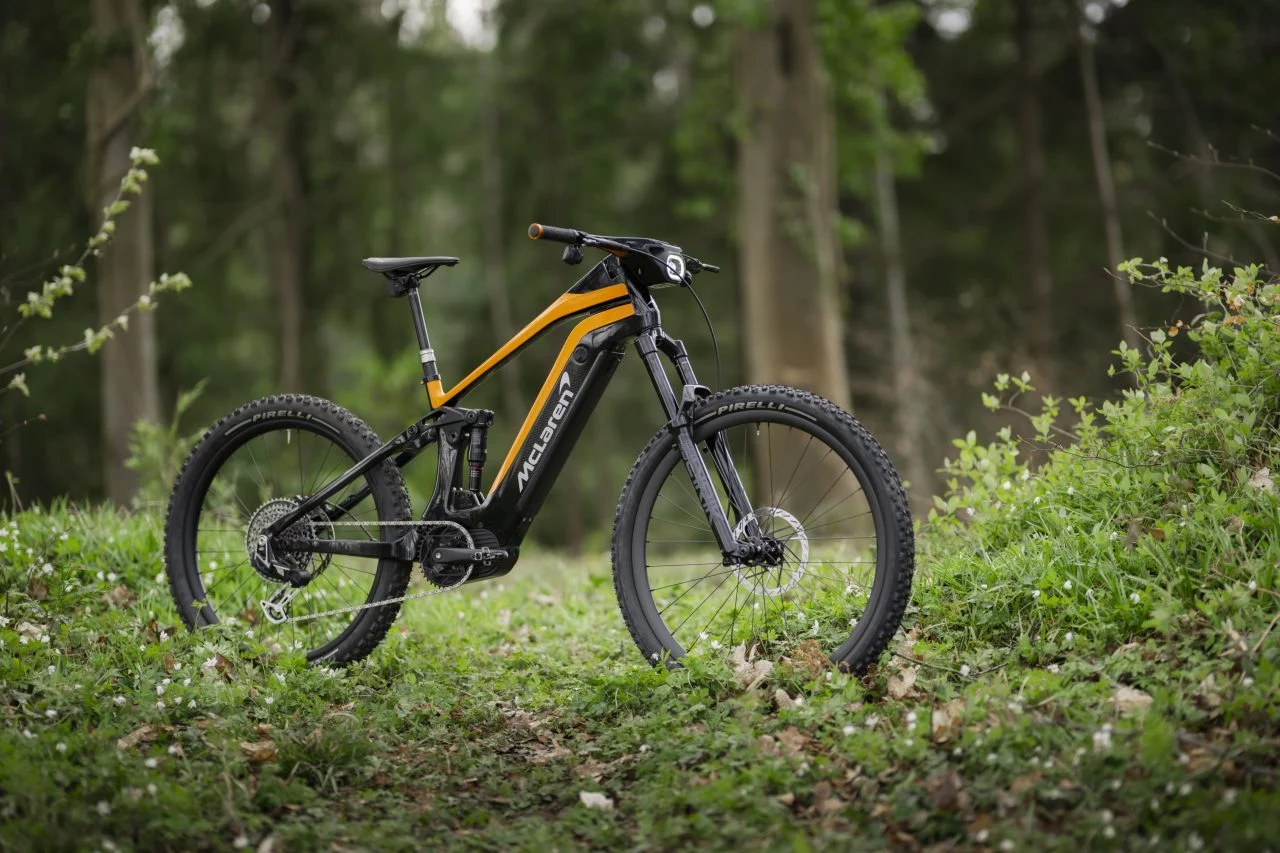 McLaren presenta su gama de ebikes eléctricas de montaña.