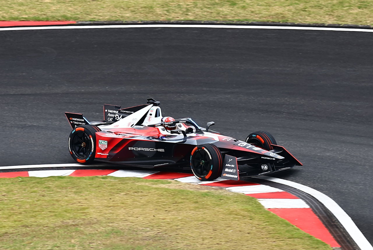 Pascal Wehrlein a bordo del monoplaza de Porsche en el circuito de Shanghai.