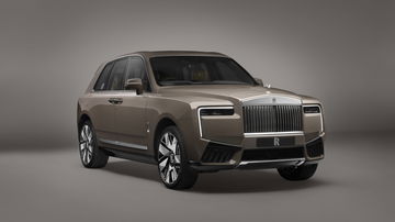 Rolls-Royce Cullinan mostrando su imponente perfil delantero y lateral.