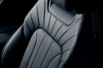 Exquisito asiento de cuero del Bentley Edition 8, sinónimo de lujo y confort.