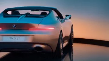 Vista trasera y lateral del BMW Concept Skytop, mostrando su diseño innovador.