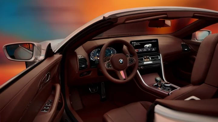 Cabina futurista del BMW Concept Skytop con acabados premium y diseño innovador.