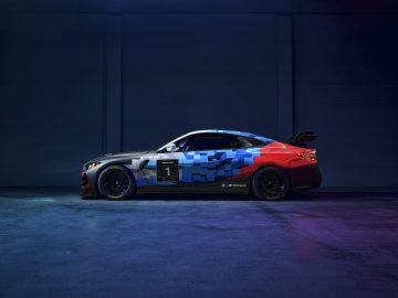 Vista lateral del BMW M4 GT3 en presentación oficial