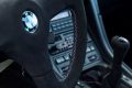 Vista detallada del cuadro de mandos del BMW Serie 8, refinamiento y tecnología al servicio del conductor.