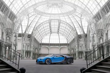El Bugatti Chiron L'Ultime 23 posa en una majestuosa galería, irradiando exclusividad.