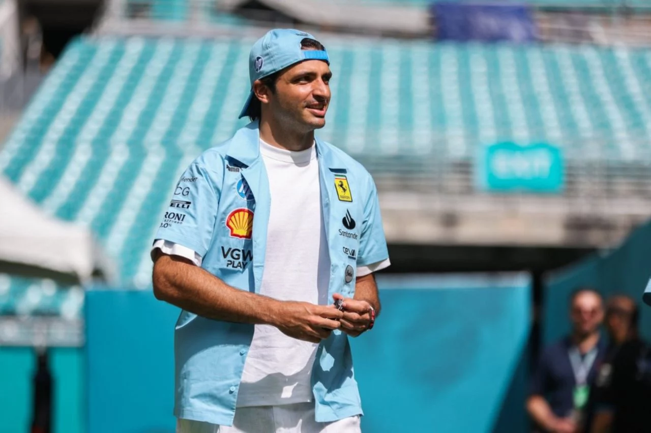 Carlos Sainz en evento de Scuderia Ferrari en Miami previo al GP F1 2024.