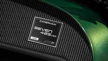 Placa conmemorativa que celebra la Final Edition del Caterham 485.