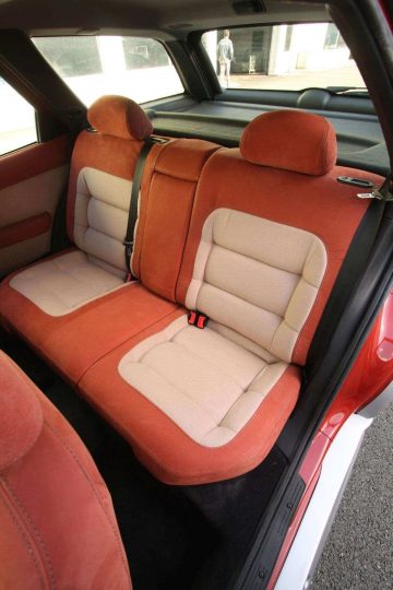 Asientos en tonos rojo y crema del Citroën Xantia Break Buffalo.