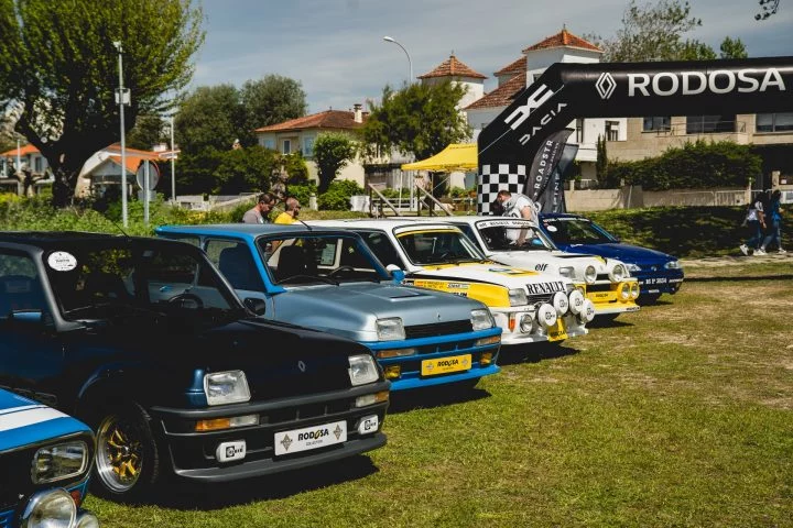 Exposición de Renault Sport clásicos y modernos en evento gallego