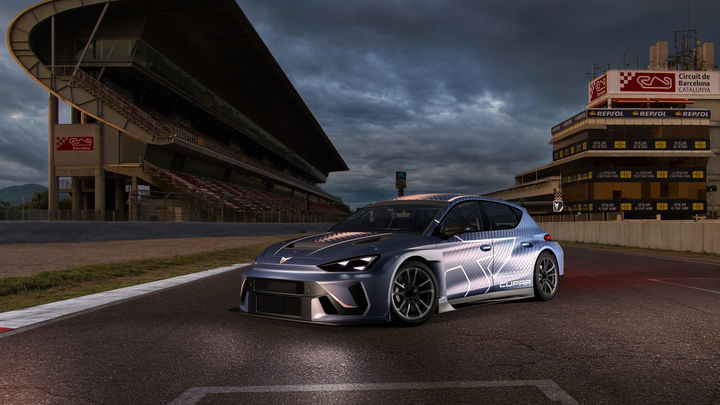 Vista frontal y lateral del CUPRA León VZ TCR en circuito de carreras.