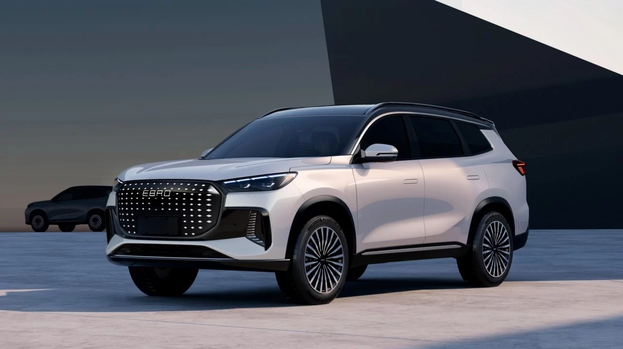 SUV con diseño vanguardista y líneas robustas, promete potencia y confort.