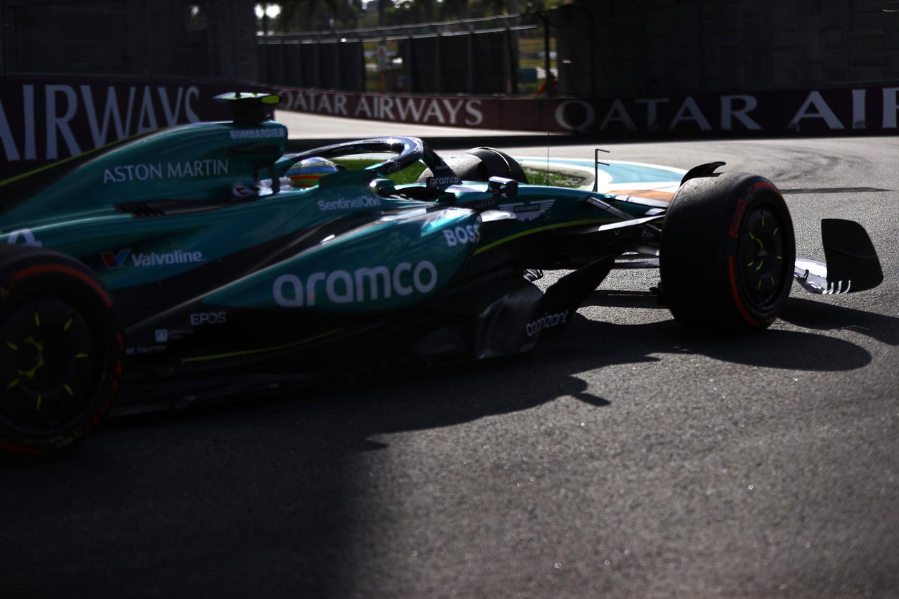 Vista lateral del monoplaza de Fernando Alonso en GP Miami 2024.