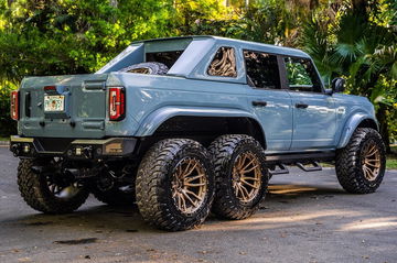 Ford Bronco 6x6 combina rudeza y lujo, con potencia de 400 CV.