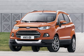 Vista lateral del Ford EcoSport 2014 en color naranja, destacando su diseño compacto y robusto.