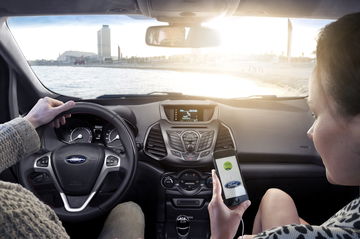 Vista del habitáculo del Ford EcoSport, con énfasis en el diseño ergonómico y tecnología integrada.