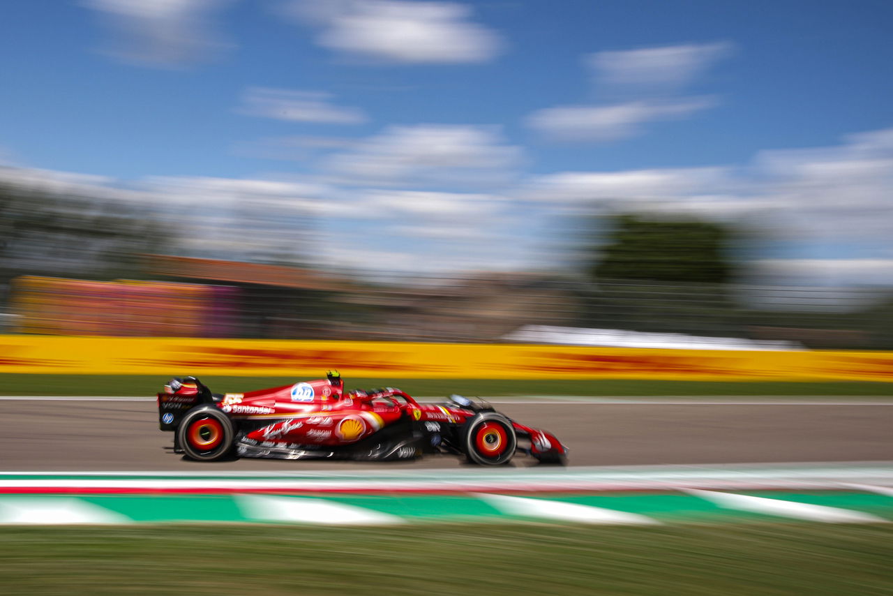 Ferrari domina con Leclerc en FP2, Emilia-Romagna GP