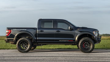 El Hennessey VelociRaptor 1000 Super Truck deslumbra con su imponente lateral potenciado.