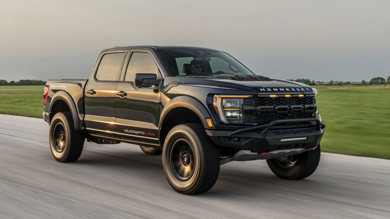 Hennessey VelociRaptoR 1000, monstruosidad con 1.043 CV en plena acción.