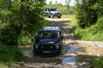 El Ineos Grenadier demuestra su capacidad 4x4 en terreno mixto