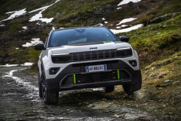 El Jeep Avenger 4xe conquista terrenos difíciles con etiqueta ECO.