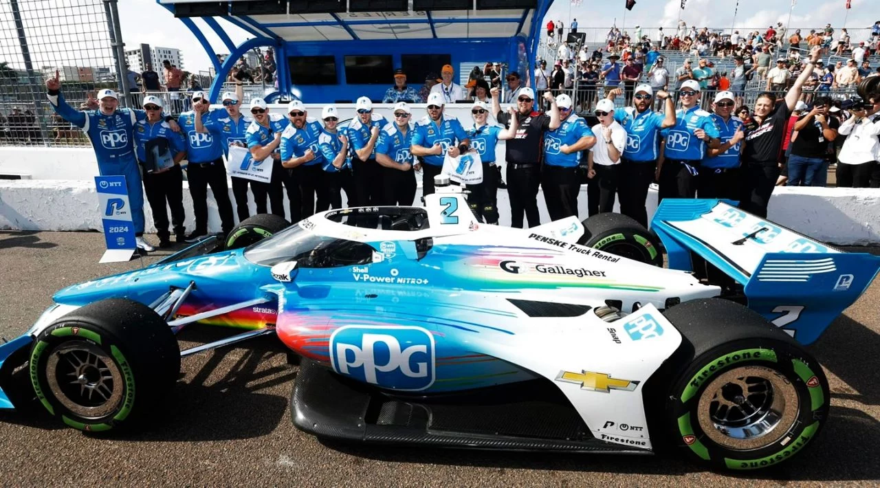 Monoplaza de Josef Newgarden del Team Penske en St. Petersburg listo para la carrera.