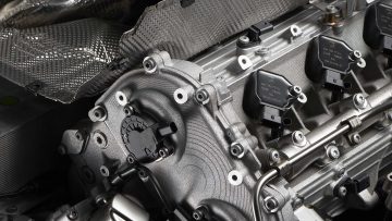 Motor V8 híbrido de Lamborghini, potencia pura y diseño avanzado.