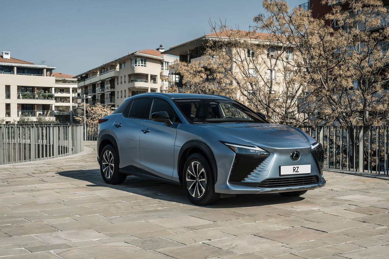 Lexus RZ 300e 2024, elegancia y potencia en un SUV eléctrico