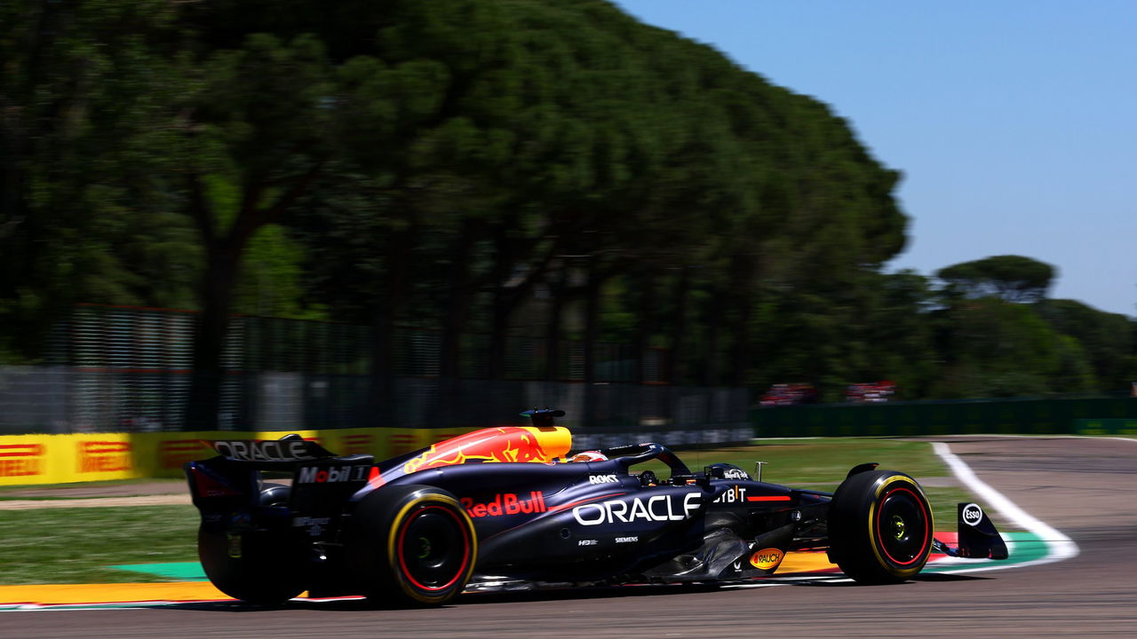 Verstappen dominando en Imola con el poderío de su monoplaza.