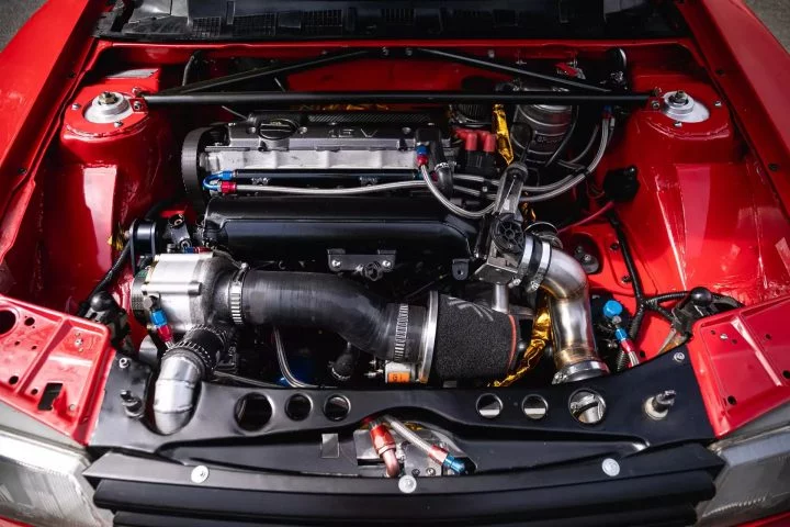 Vista detallada del motor Prodrive 370 CV del Peugeot 309 Maxi.