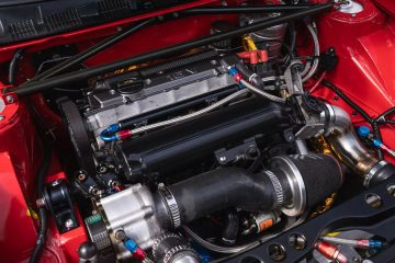 Vista detallada del motor Prodrive de 370 CV del legendario Peugeot 309 Maxi.