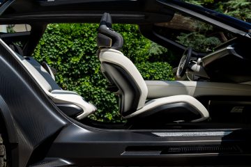 Vistazo al exquisito interior del Pininfarina PURA Vision, con énfasis en sus asientos de diseño ergonómico.