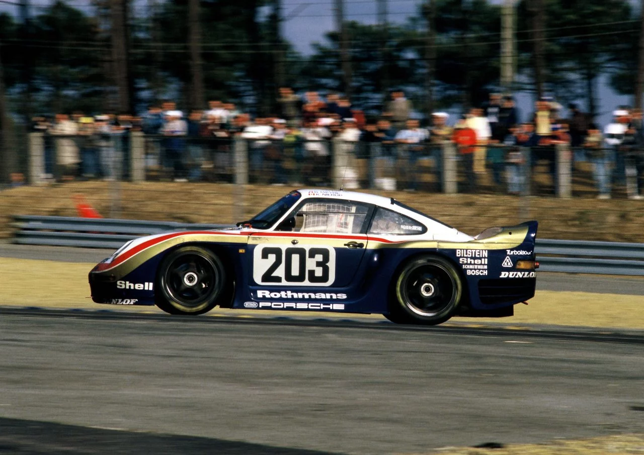 Porsche 961 en pleno desempeño durante la competición de Le Mans.