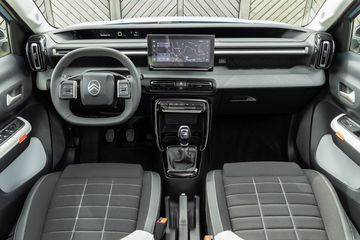 Vista del habitáculo del nuevo Citroën C3, destacando su diseño y ergonomía.