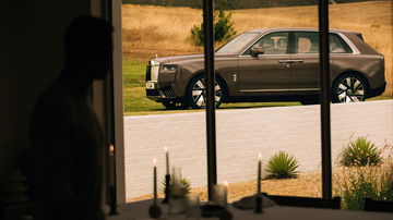 Vista lateral del Rolls-Royce Cullinan en su primera gran actualización.