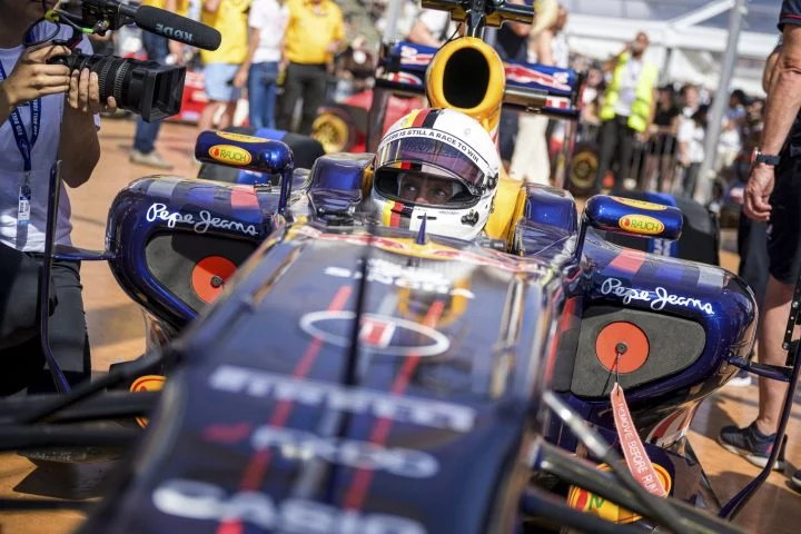 Sebastian Vettel al volante de su monoplaza Red Bull F1
