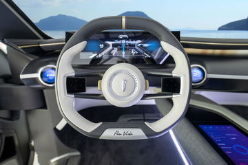 Volante futurista del Pininfarina PURA Vision con pantalla integrada