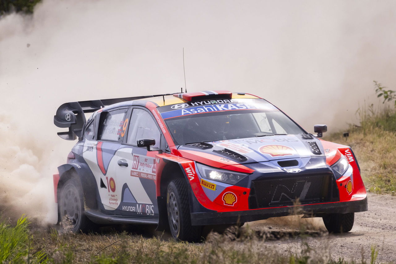 Kalle Rovanperä dominando en tierra polaca con su Hyundai.