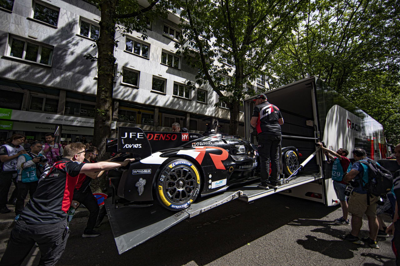 Toyota GR en proceso de inspección previo a Le Mans