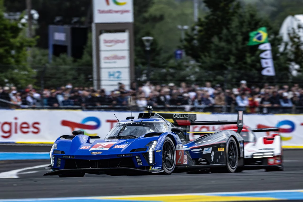 Prototipo de Cadillac compitiendo en las 24 Horas de Le Mans