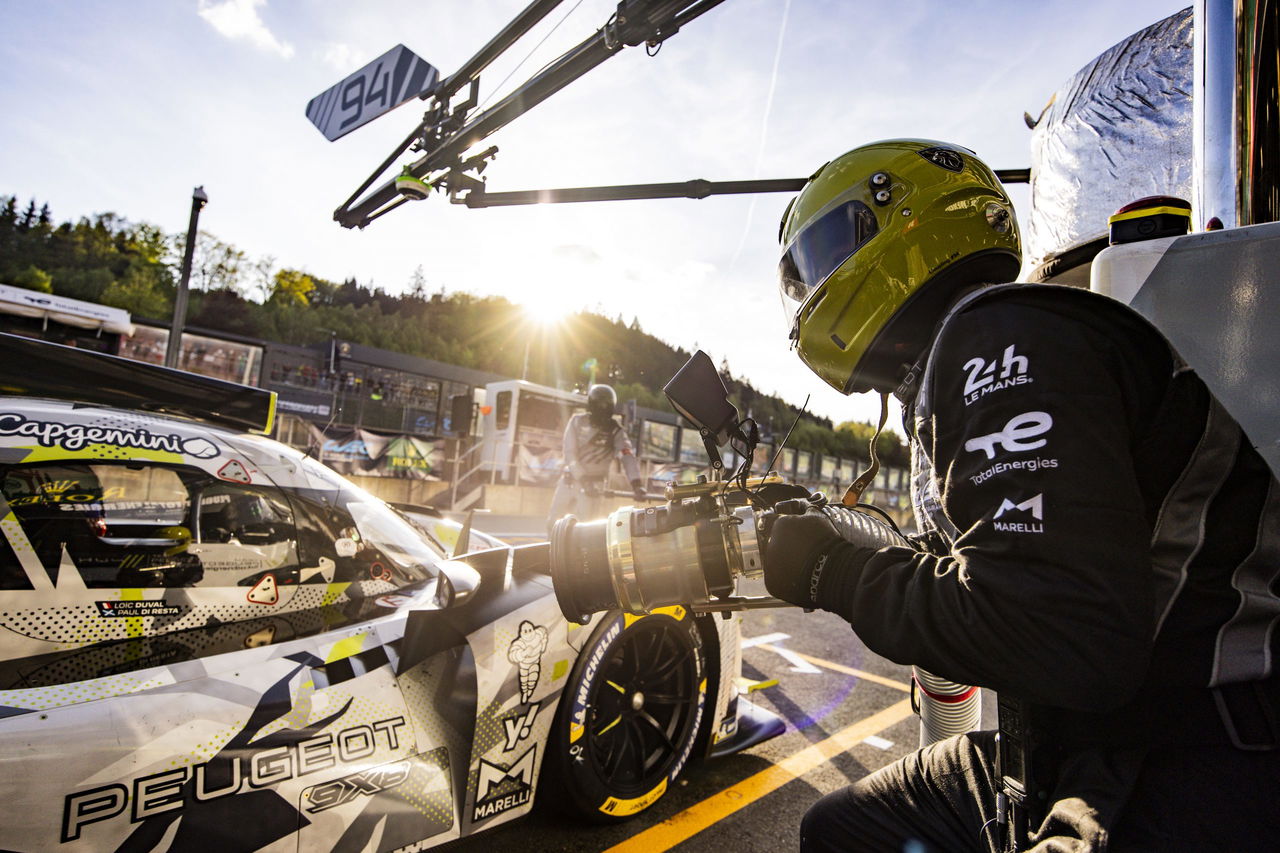 El equipo Peugeot preparándose para las 24 Horas de Le Mans 2025.